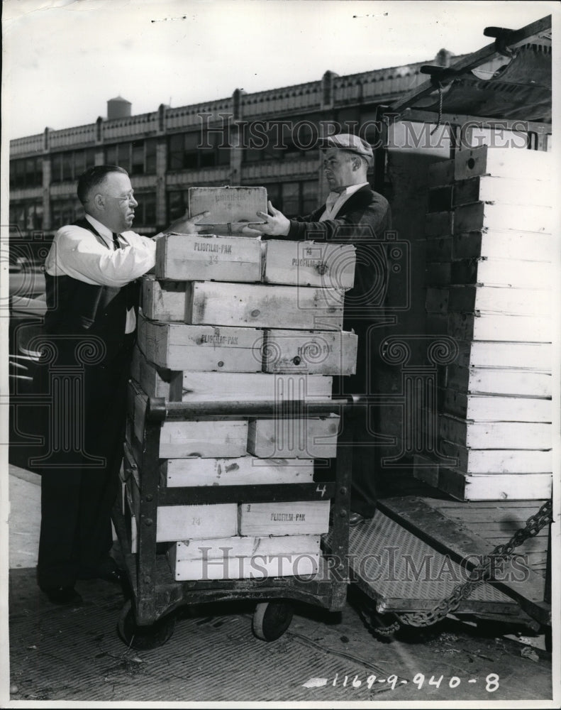 1940 Press Photo Pilofilm-Pak is shipped in standard containers. - Historic Images