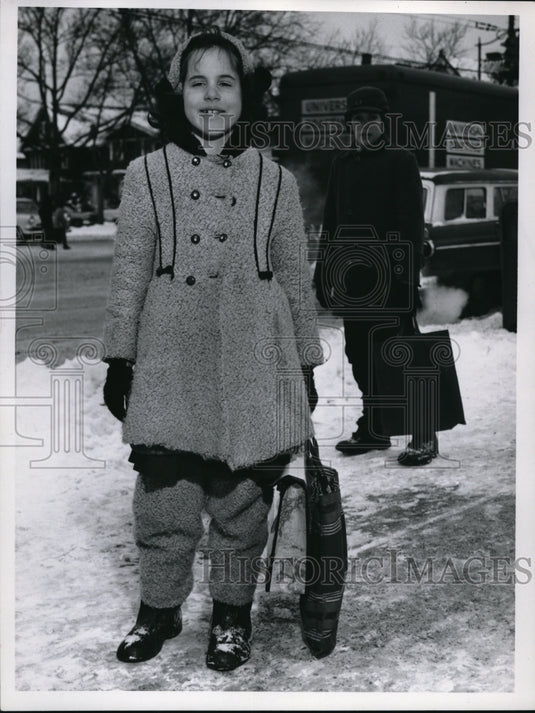 1959 Press Photo Eileen Cramer wears fleece pants and coat with fur collar & cap - Historic Images