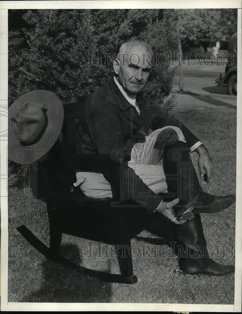 1937 Press Photo William Seyfarth, Phoenix, Arz., spur patent - Historic Images