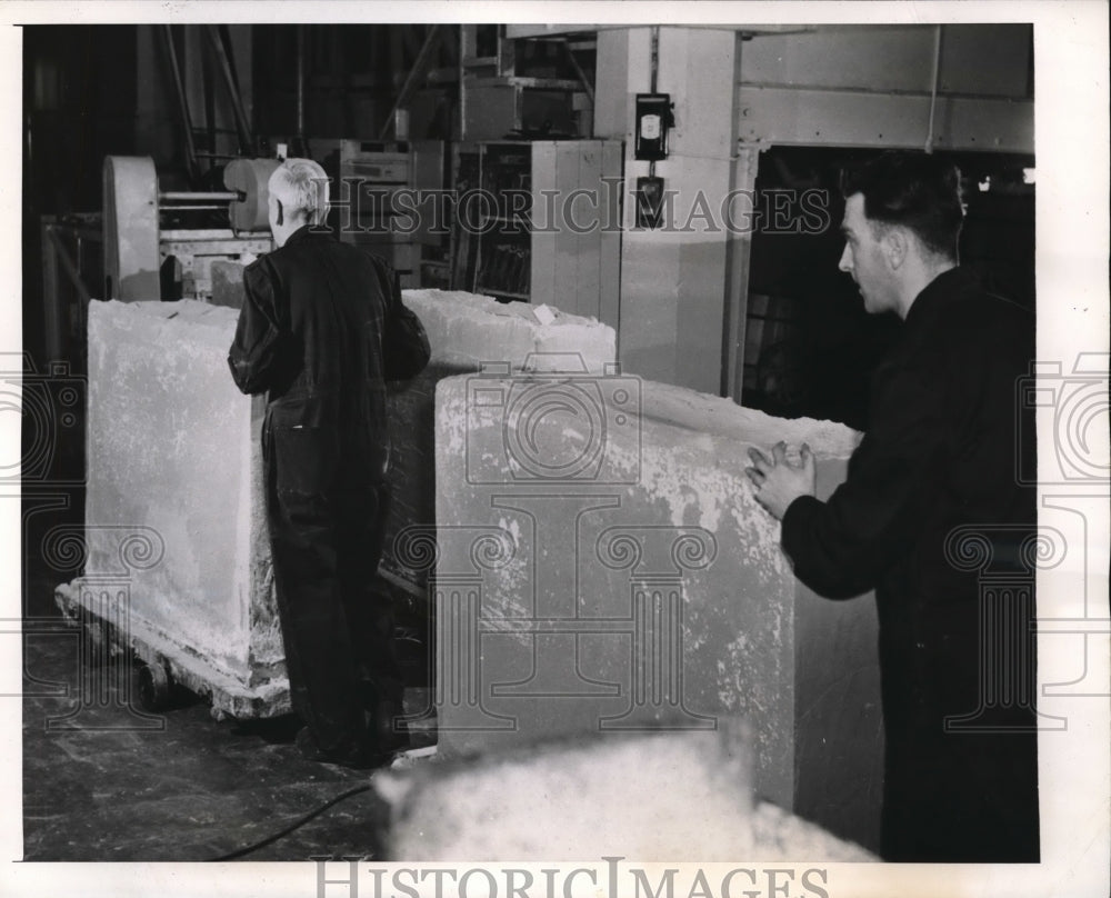 1945 Press Photo Toronto, Canada soap blocks for UNRRA distribution- Historic Images