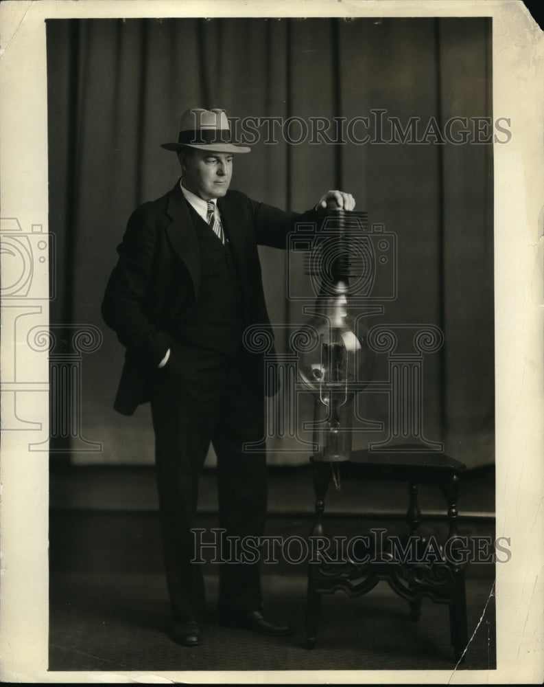 1928 Press Photo Largest & Brightest Electric Light Bulb - Historic Images