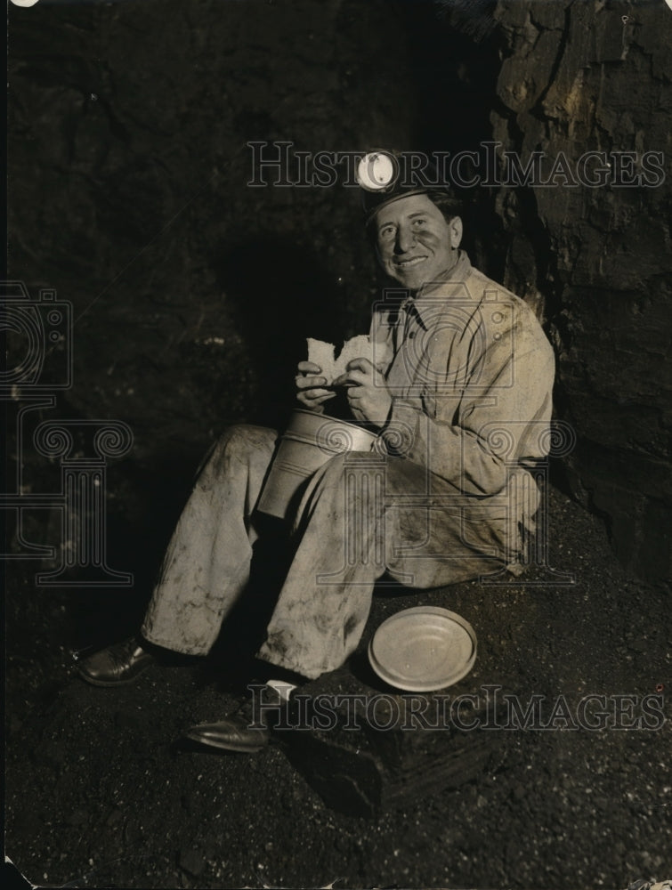 1933 Press Photo Judge MA Musmanno in a mine to gather info for hearing - Historic Images