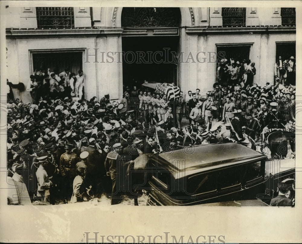 1928 Press Photo Soldiers bearing the body of Gen. Garranza - Historic Images