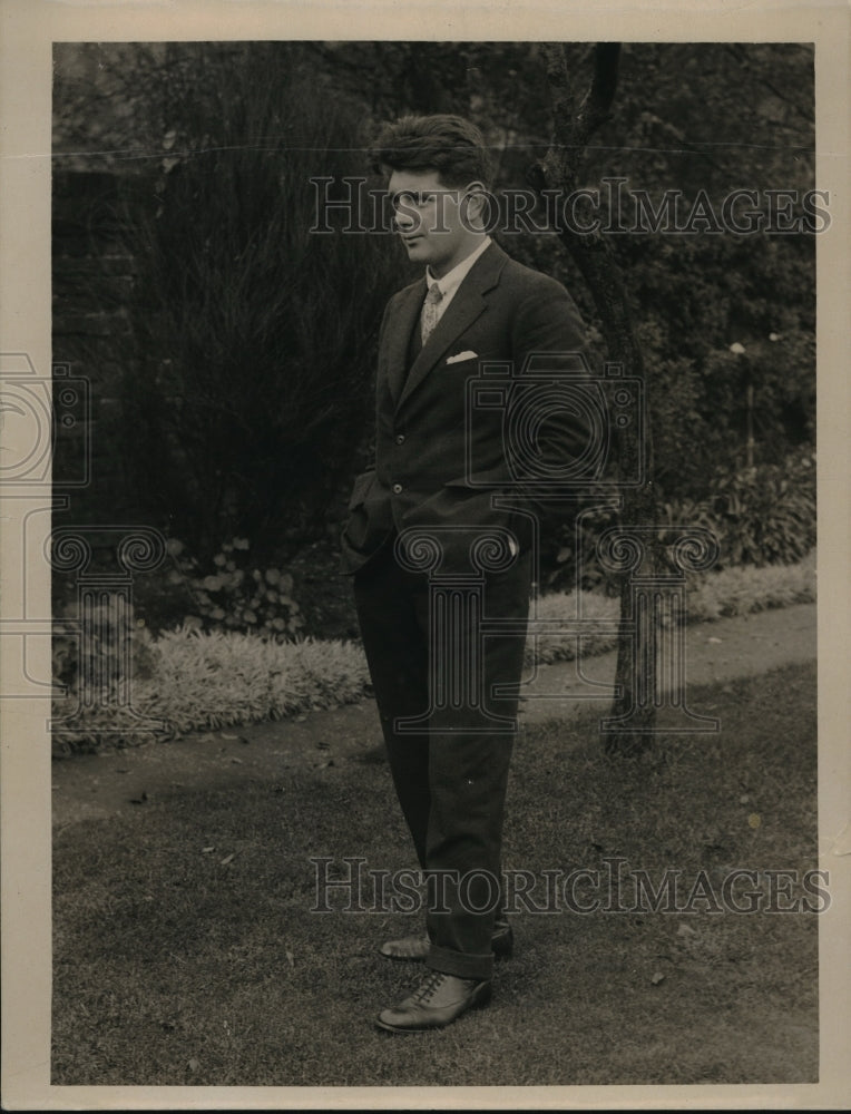 1920 Press Photo Edgar Lausbury being interviewed for a magazine article - Historic Images