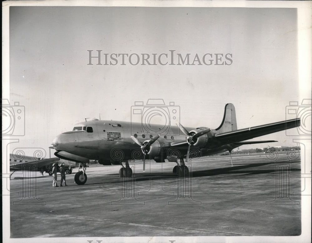 1945 Capt. Smith and co - Historic Images