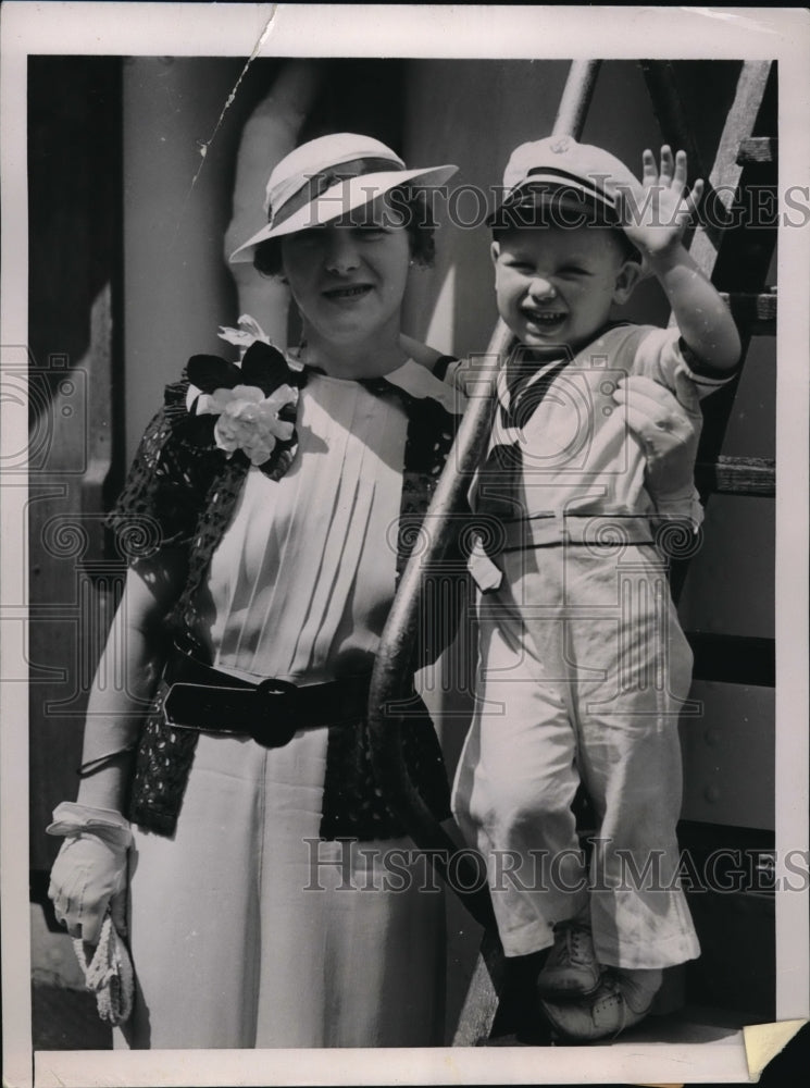 1936 Press Photo Mrs Marjorie Rodgers &amp; son Kelvin had nail removed from lung - Historic Images