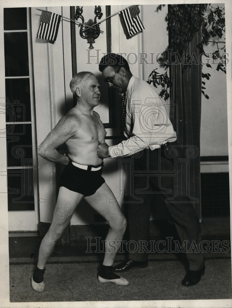 1958 Press Photo Chester Levere Celebrates 58th Birthday By Skipping Rope - Historic Images