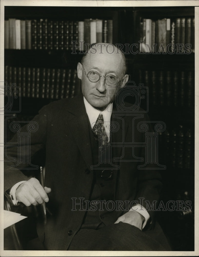 1928 Press Photo John M. Switzer of NY in his office - Historic Images