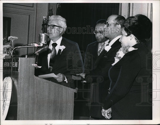 Press Photo George Vavoulis of HUD, Rev. C. Lucas Jr., Charles Lucas of FHA - Historic Images