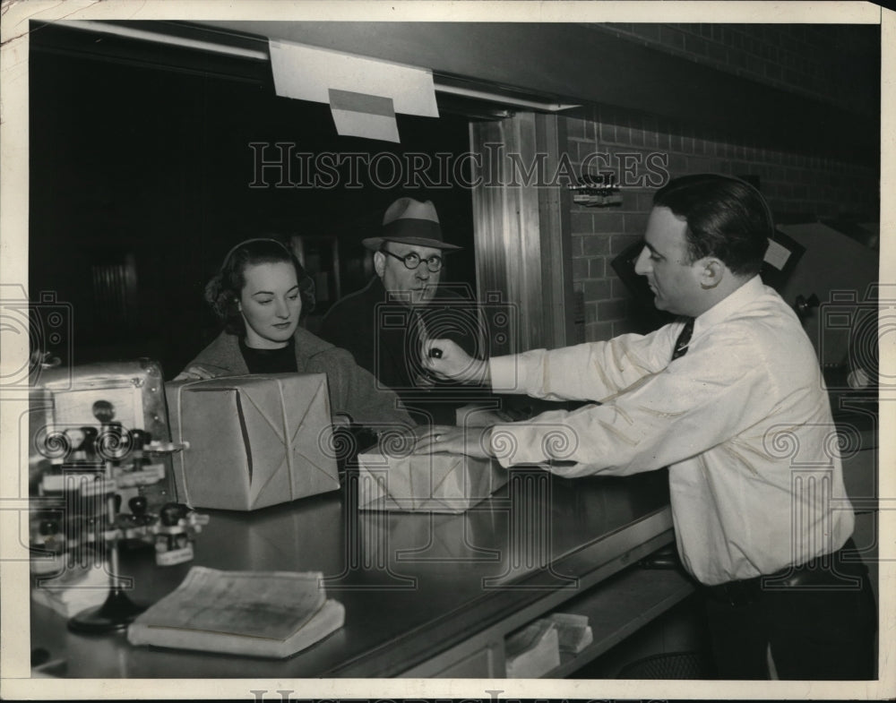 1936 Press Photo Packages Being Sent at Post Office for Pre-Christmas Delivery - Historic Images