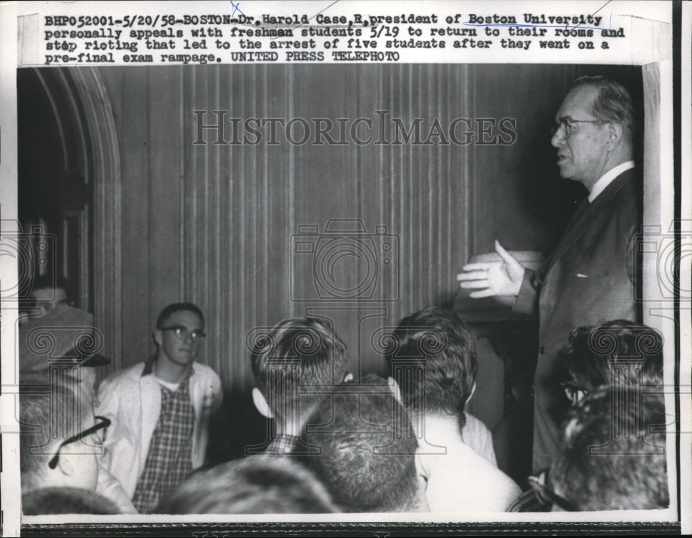 1958 Press Photo Dr. harold Case, President Boston University appeals to rioting - Historic Images