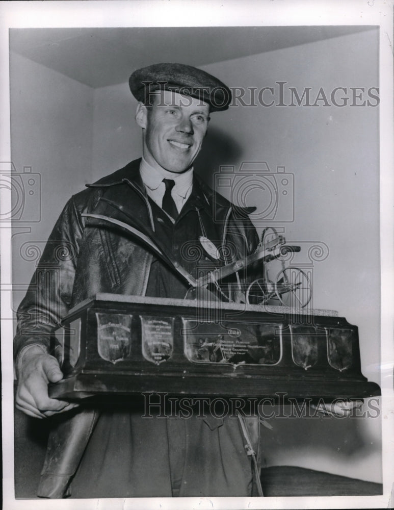 1956 Press Photo Hugh Barr holds Golden Plough Award in Shillingford, England- Historic Images