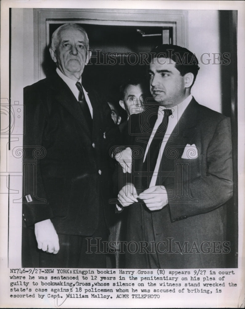 1951 Press Photo Kingpin Bookie Harry Gross in Court with Capt. William Malloy - Historic Images