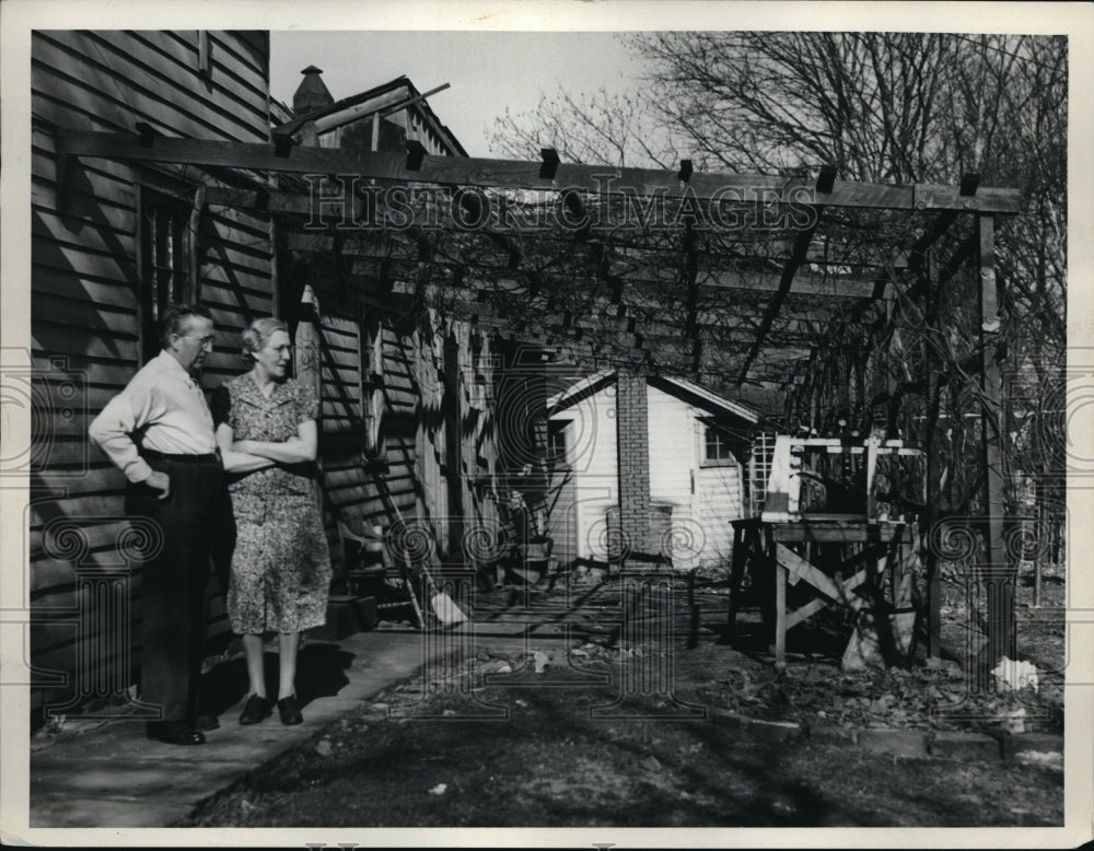 1939 Press Photo Home occupants Mr.and Mrs. Louis Rathburn - Historic Images