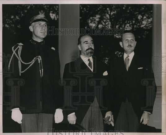 1936 Press Photo De Lois , Capt. John D. Reynolds Roosevelt greets new envoy - Historic Images