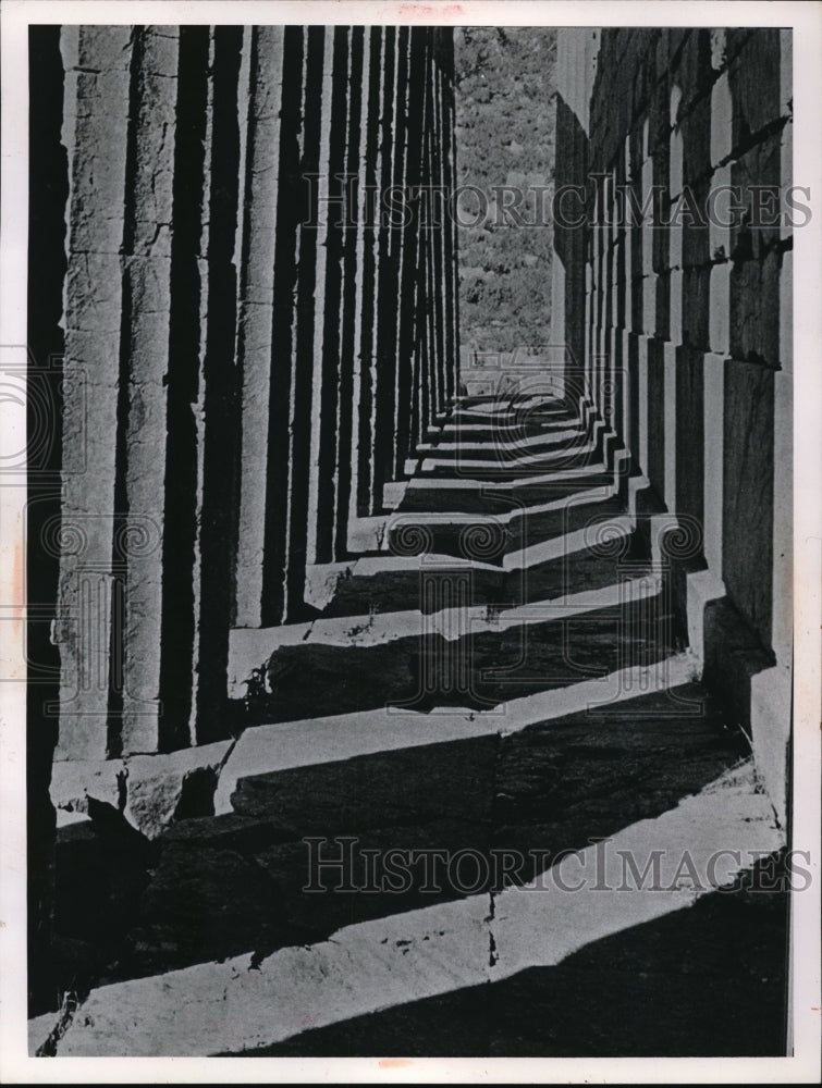 1963 Press Photo row of stone columns and the shadows they cast - Historic Images