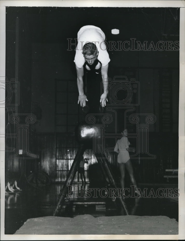 1957 Press Photo13 Year Old Charlie Starr Vaults - Historic Images