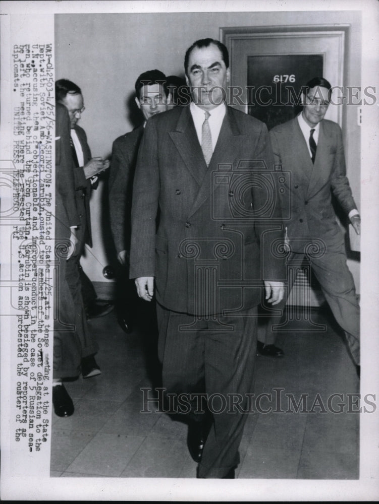 1946 Press Photo Soviet Amb Zarubin and Russian seamen- Historic Images