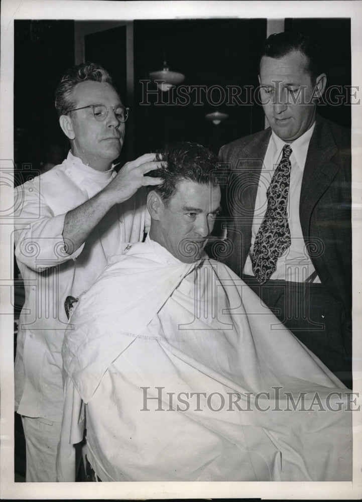 1945 Press Photo Tigers George Caster, Jim Tobin Get Ready for World Series - Historic Images