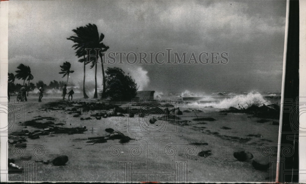 1956 Press Photo Miami Fla. storm damage whipped winds up to 55 mph near - Historic Images