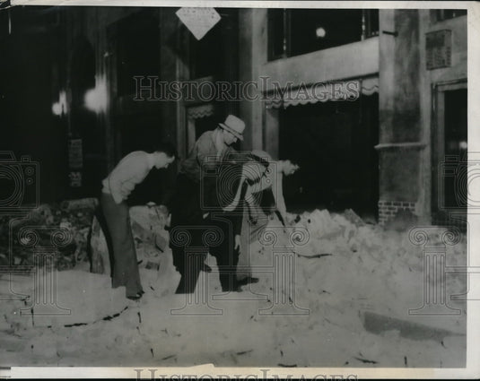 1933 Press Photo People Searching Ruins After Earthquake in Long Beach, CA - Historic Images