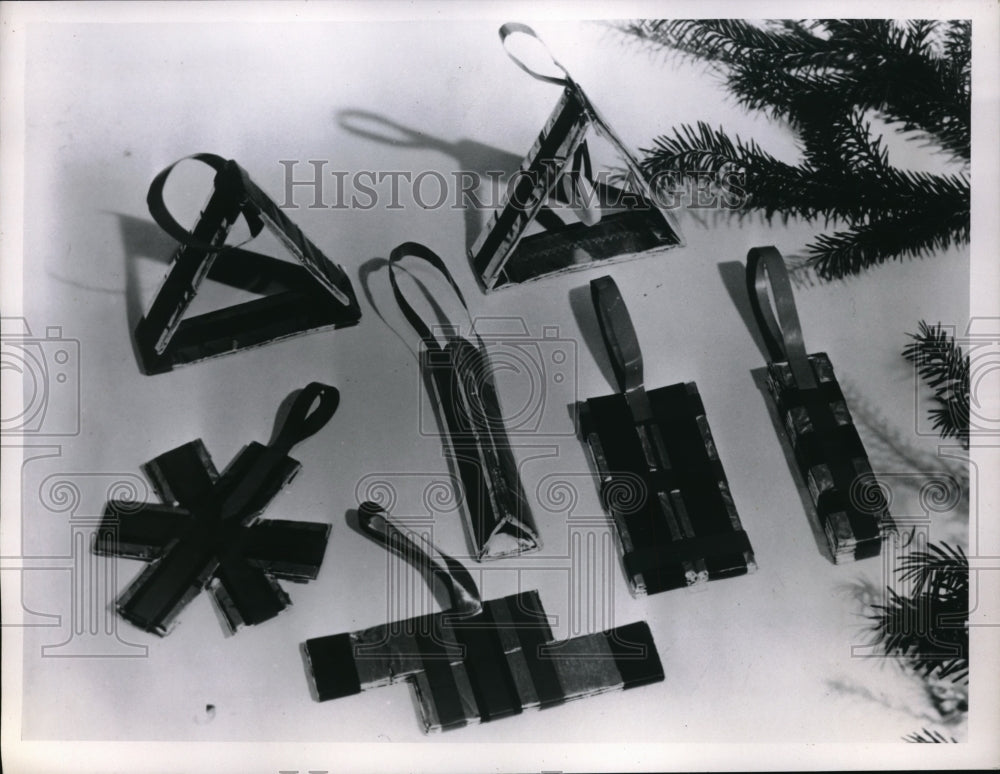 1958 Press Photo Display of Christmas Gift Ornaments - nec64439 - Historic Images