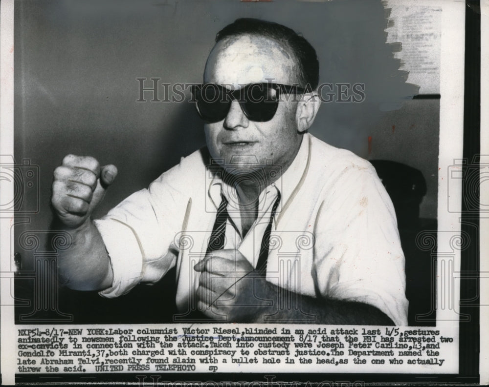 1956 Press Photo Columnist Victor Riesel Blinded in Acid Attack Gestures - Historic Images