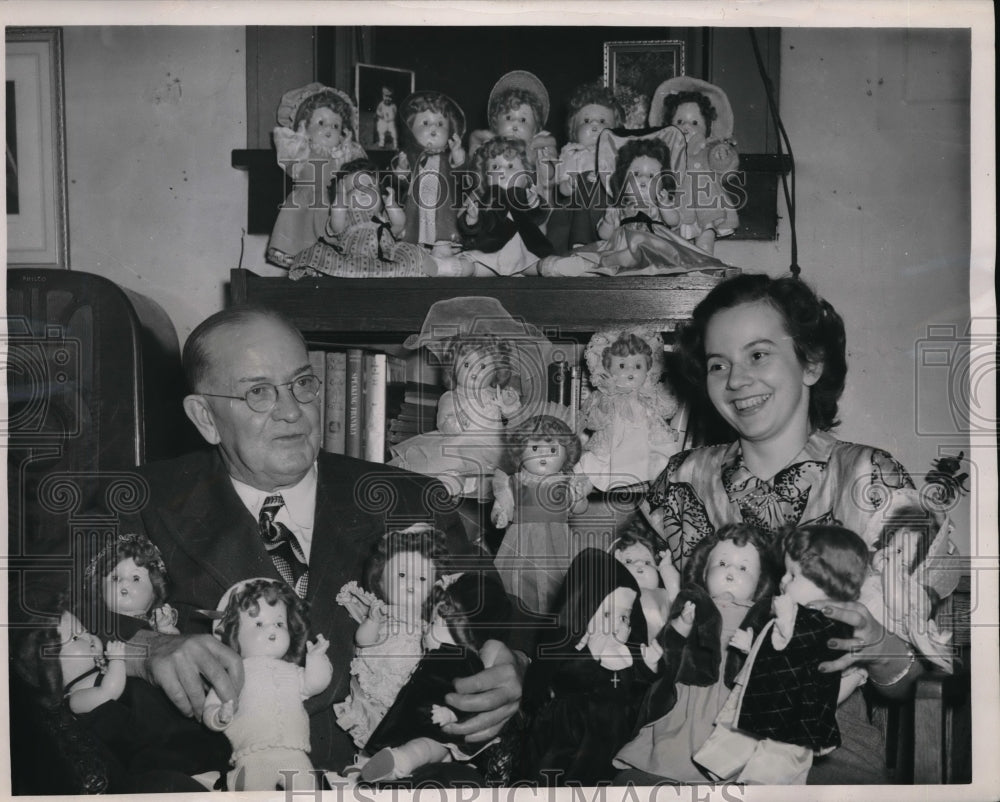 1948 Press Photo C.E. Ned Smith With Doll Collection Monongahela Club Fairmont - Historic Images