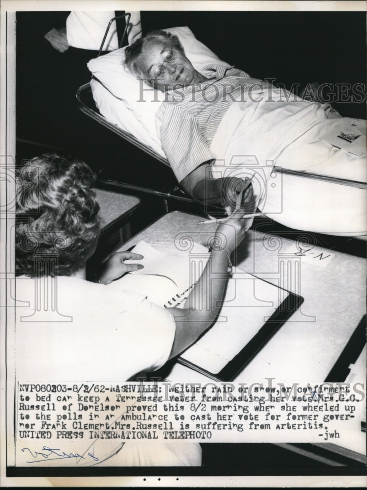 1962 Press Photo G. C. Russell of Donelson, TN wheeled up to polls in ambulance-Historic Images