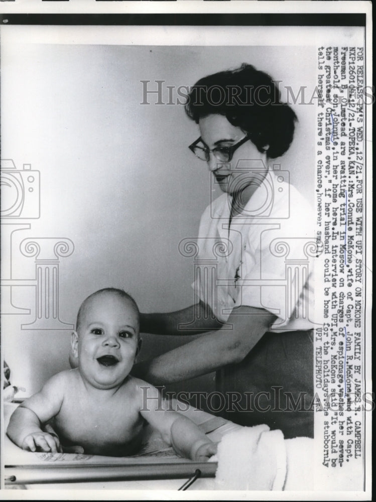 1960 Press Photo Mrs. Connie McKone wife Capt.John R.Mckone charged for espionag-Historic Images