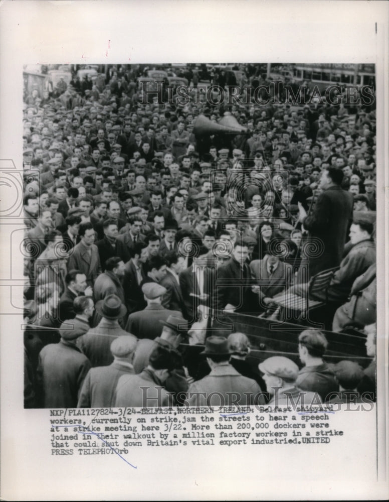 1957 Press Photo Belfast Shipyard Workers Listen To Speech During Strike - Historic Images