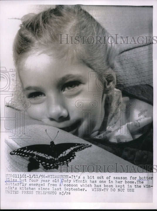 1956 Press Photo four year old Judy Winnick with butterfly that emerged from - Historic Images