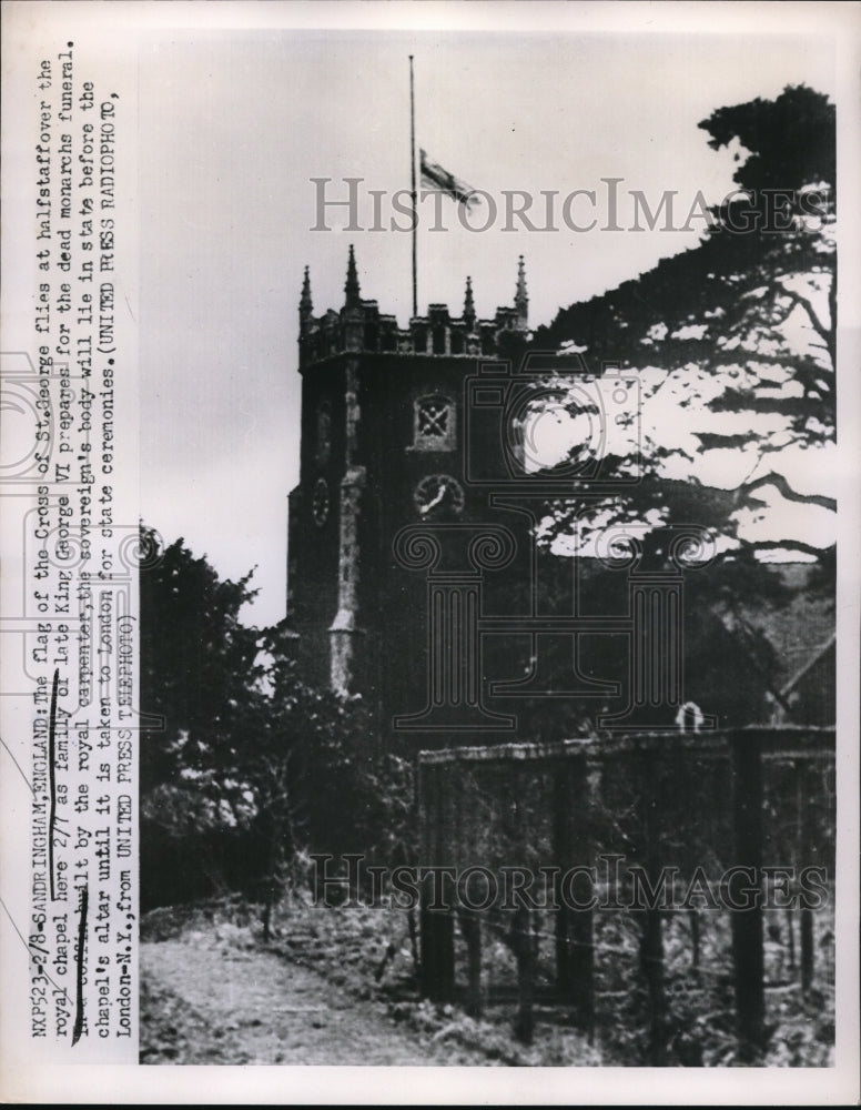 1952 Press Photo Flad of the Cross of St George flies at halfstaff over the-Historic Images