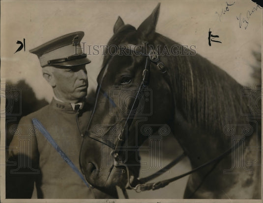 1923 Press Photo Chris and Sydney a horse and a swan who are friends - Historic Images