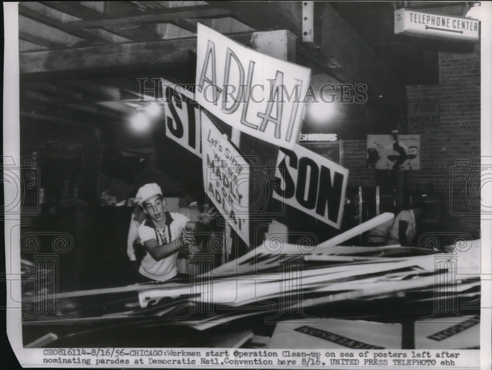 1956 Press Photo Chicago signs for the Democratic Natl convention - Historic Images