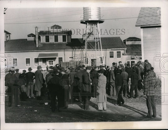 1937 Press PhotoDair Union farmers on strike at milk processing plant in NY - Historic Images