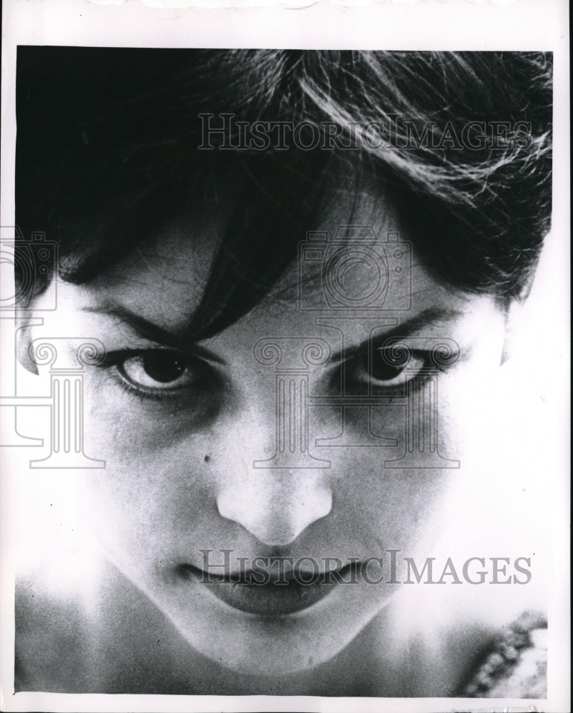 1962 Press Photo As normal vision sees this girl, save sight - nec65622 - Historic Images