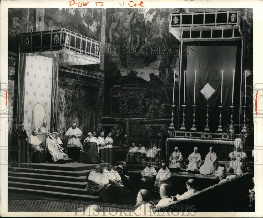 1939 Press Photo Vatican City, Pope Pius XII @ Sistene Chapel, attending are - Historic Images