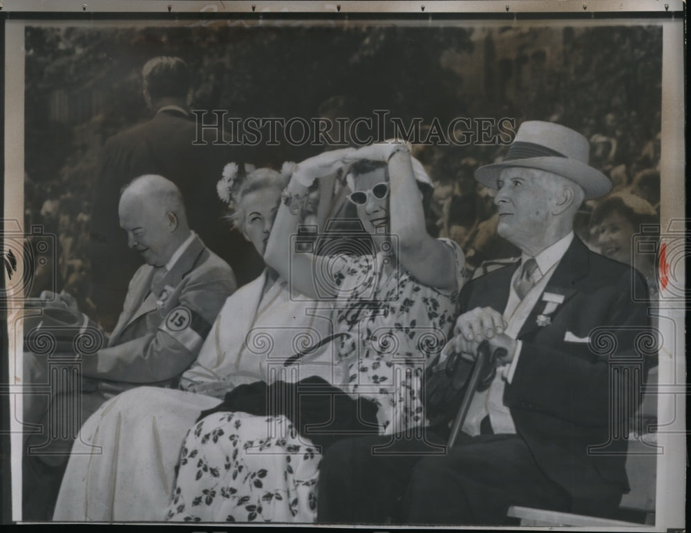 1955 Press Photo West Point, NY Maj Gen Henry Hodges, Mrs Bryan - Historic Images