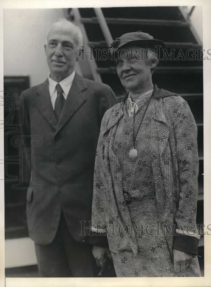 1935 Press Photo Major Henry Curran &amp; wife studying noise abatement in foreign - Historic Images