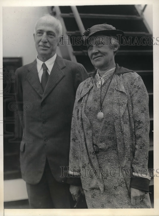 1935 Press Photo Major Henry Curran & wife studying noise abatement in foreign - Historic Images