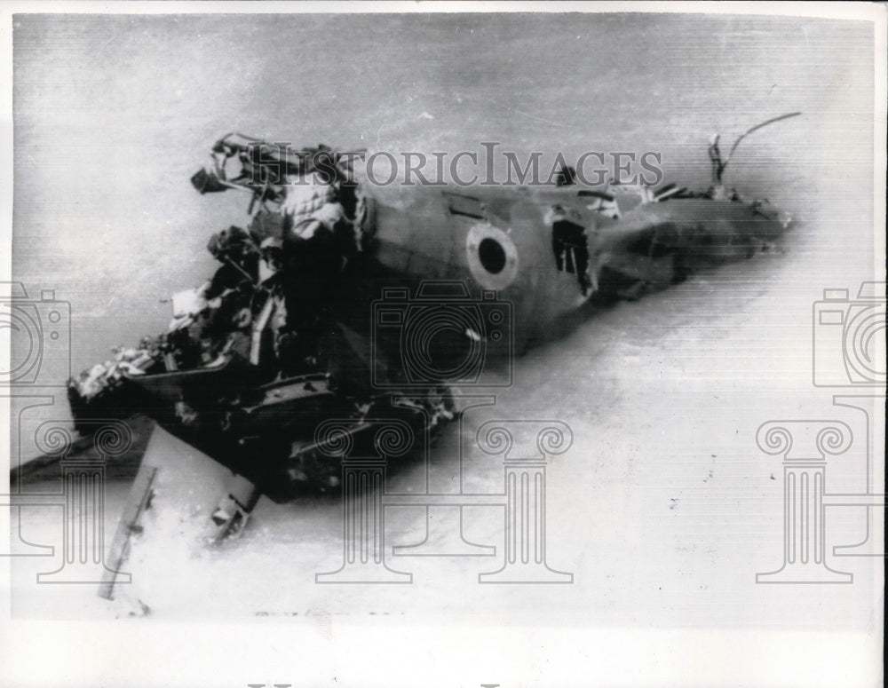 1970 Press Photo Wreckage of a Soveit-made Egyptian Air Force Jet in water - Historic Images