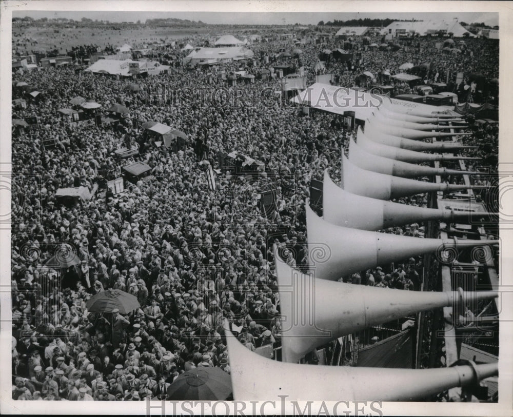 1949 Press Photo Epsom Downs, England crowds at the Derby track - nec68727 - Historic Images