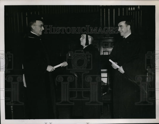 1947 Press Photo Mrs Charles Huerson Graduated From Hillsdale College - Historic Images