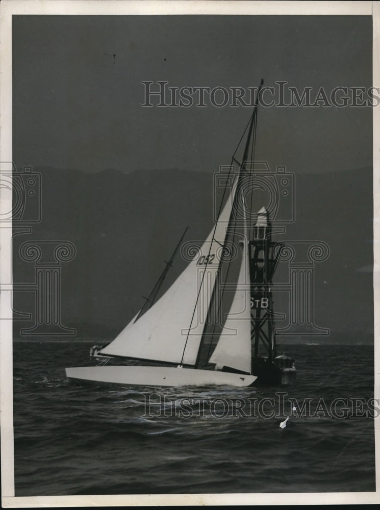 1935 H.F. Beardsley Skippers by C. Hauling in Lipton Cup  - Historic Images