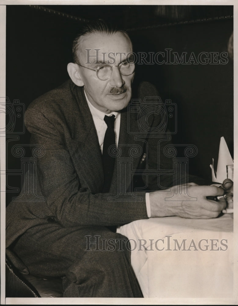 1939 Press Photo Major AW Stevens of US Army at Rathskeller restaurant - Historic Images