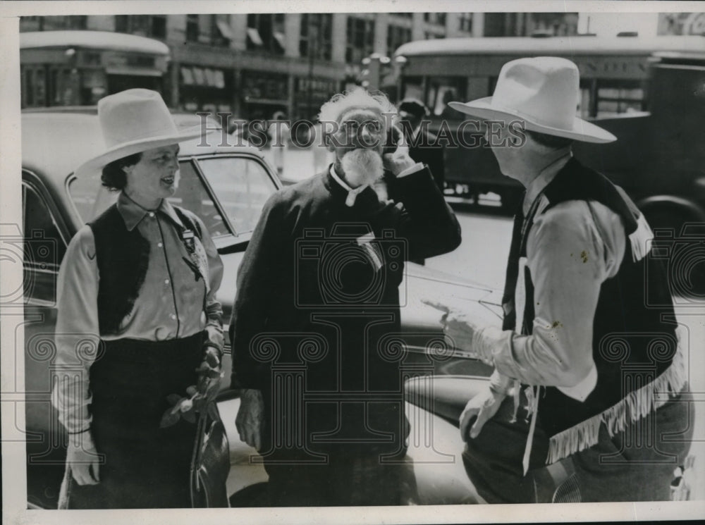 1939 Press Photo Indianapolis, Ind Mr &amp; Mrs AJ Stuart greet Levi Lheby - Historic Images