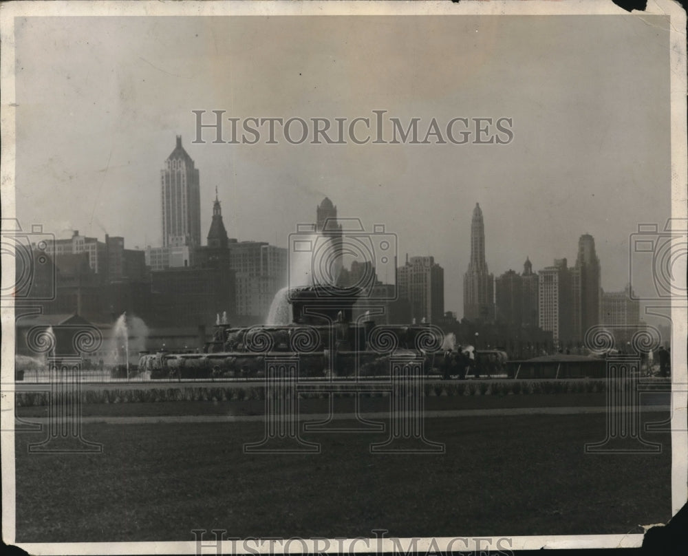 1929 The Chicago skyline as seen from on Lake Michigan-Historic Images