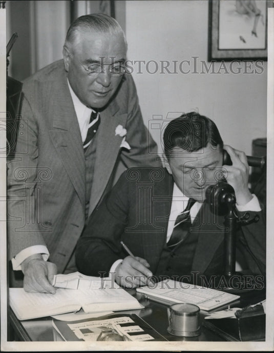 1938 Press Photo Milwaukee, Wis Julius Heil, Gov candidate & Joseph Stittgen - Historic Images
