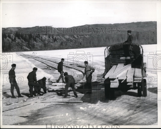 1942 Press Photo Dawson Creek, B.C. construction of Alaskan American highway - Historic Images